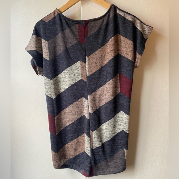 Olivia Blu Top Size Medium O Circle Ring Short Sleeve - Picture 5 of 6